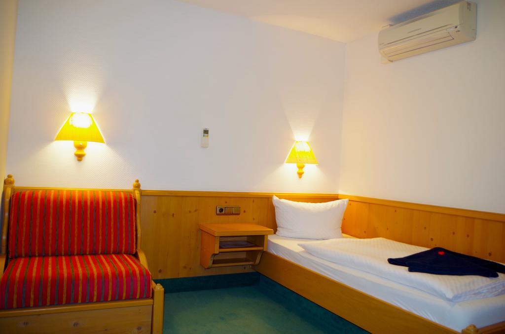 Hotel Alttolkewitzer Hof Дрезден Экстерьер фото